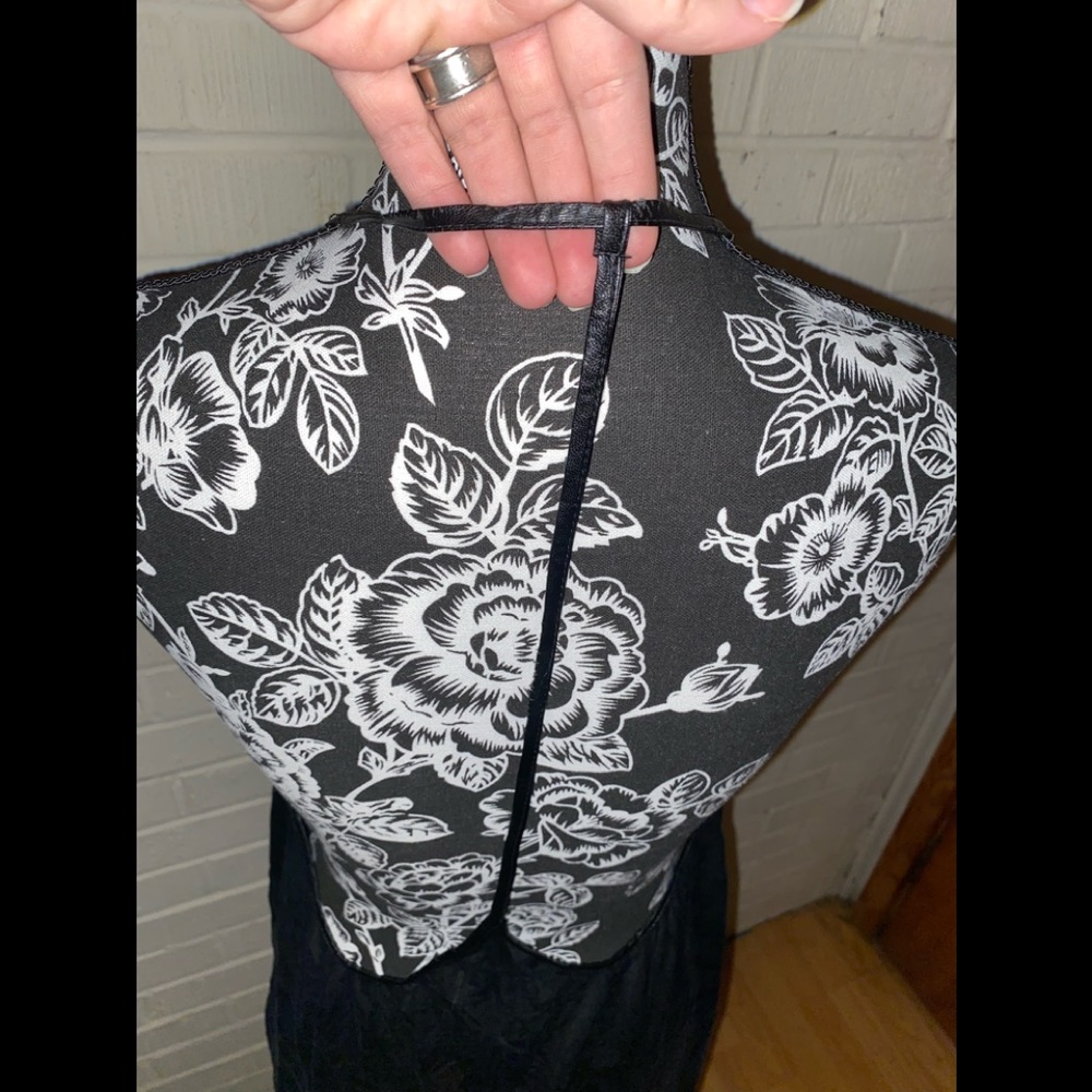 Mustard seed open back black dress. Amazing material. Very flattering. New w tag - Picture 4 of 5